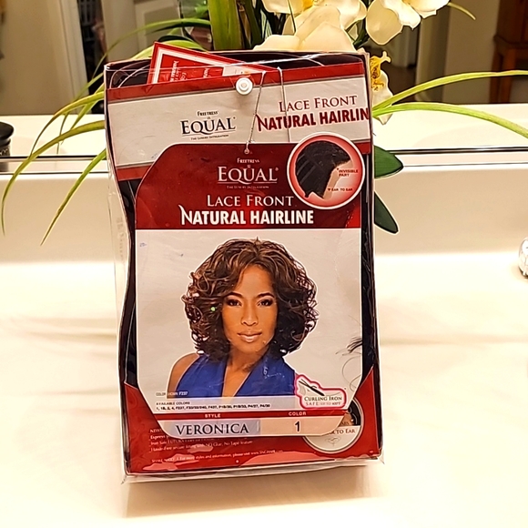 EQUAL LACE FRONT NATURAL HAIRLINE - Picture 2 of 10